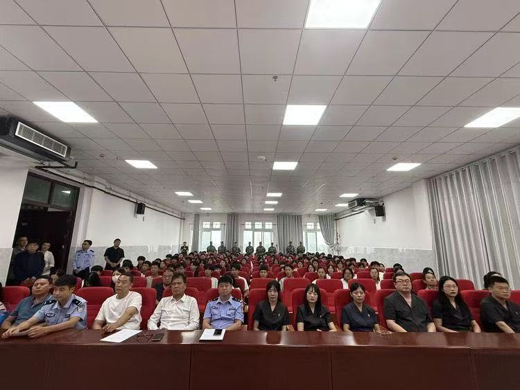 法治宣傳進(jìn)校園  普法護(hù)航助成長(zhǎng) 源匯區(qū)開(kāi)展“開(kāi)學(xué)第一課”主題法治教育活動(dòng)